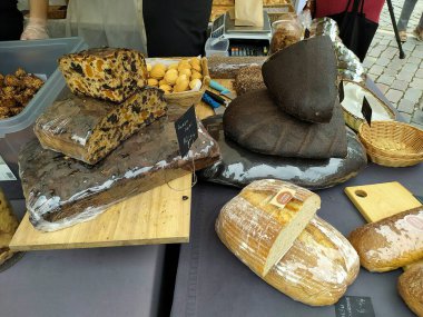 Ligo-2023 'ten önce Riga' daki Kubbe Meydanı 'ndaki geleneksel Yeşil Pazar.