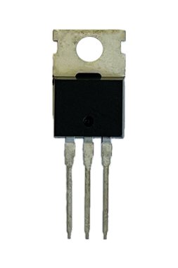 TO-220 paketi. Güçlü transistör yakın plan beyaz arka planda izole edildi. Elektronik bileşenler