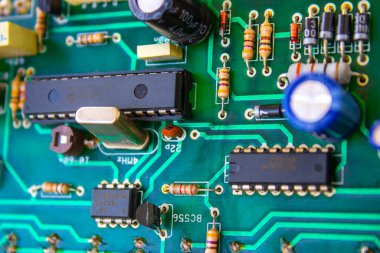 Elektronik kartlar ve devreler. Bileşenler ve çipler.