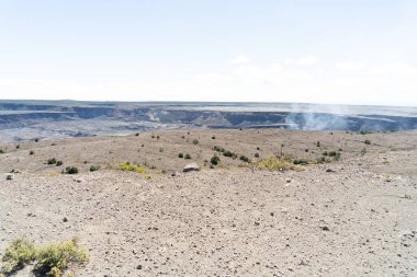 Büyük Hawaii adasındaki volkanik kraterlerden çıkan buhar Luamanu kraterini gösteriyor..