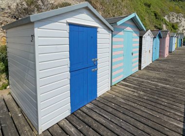 Beer Beach Devon 'daki sahil kulübelerinde.