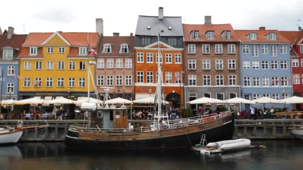 Copenhagen Denmark September Nyhavn Canal New Harbour Waterfront Entertainment District — Stock Video