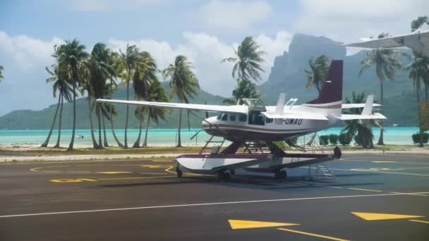 Piste Bora Bora Avec Mont Otemanu Arrière Plan Aéroport Avec — Video
