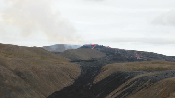 Кадры Активного Извержения Вулкана Фаградальсфьолл Гелдингадалире Рейкьянес Исландия Река Горячей — стоковое видео