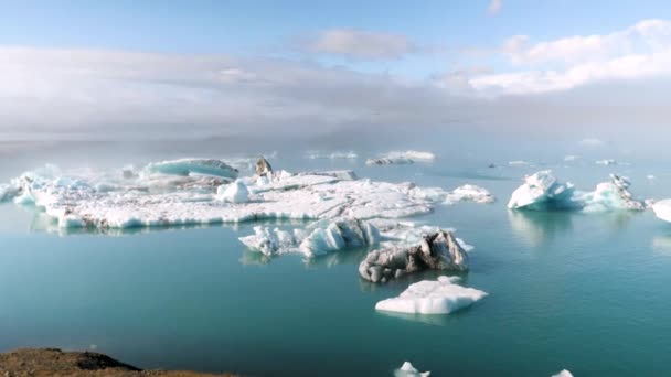 Jokulsarlon Glacier Lagoon Iceland Stunning Icebergs Floating Lagoon Powerful Message — Vídeo de Stock