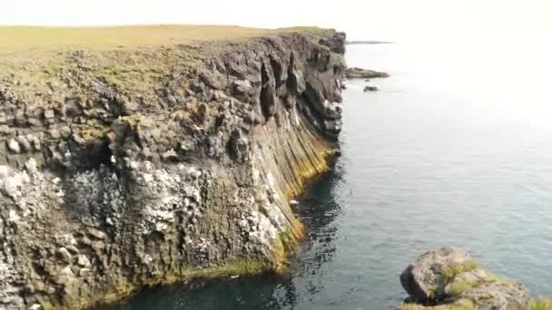 Cliffs Landscape Arnarstapi Village Iceland High Quality Footage — Vídeo de Stock