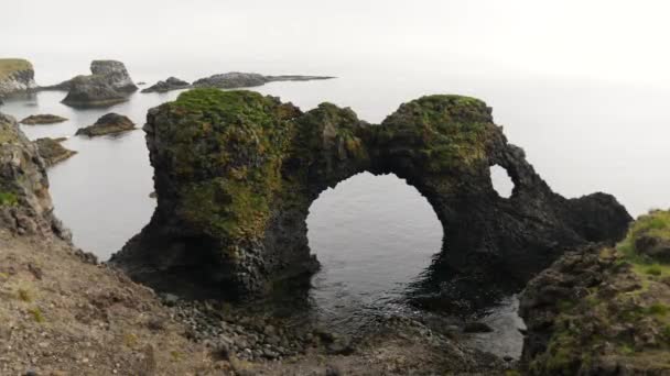 Gatklettur Basalt Rock Arch Cliffs Landscape Arnarstapi Village Iceland High — Video Stock