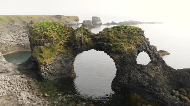 Gatklettur Basalt Rock Arch Cliffs Landscape Arnarstapi Village Iceland High — Video Stock