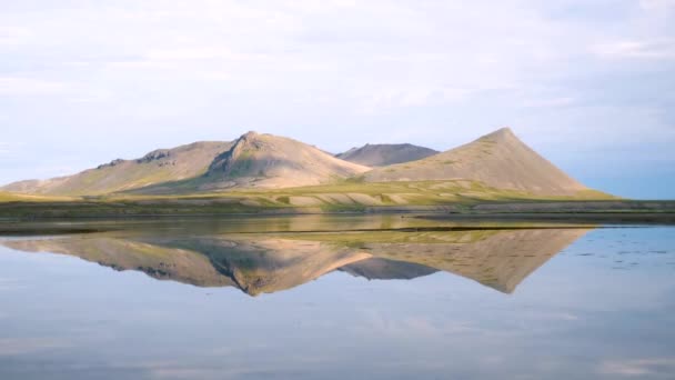 Mountain Reflection Water Icelandic Nature Snaefellsnes Peninsula Summer Mountain Reflecting — ストック動画