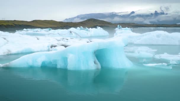 Jokulsarlon Glacier Lagoon Iceland Stunning Icebergs Floating Lagoon Powerful Message — Wideo stockowe