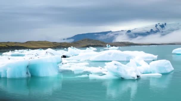 Jokulsarlon Glacier Lagoon Iceland Stunning Icebergs Floating Lagoon Powerful Message — Stock videók