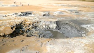 Namafjall jeotermal alanı eşsiz sülfürik buhar havuzları, çamur kapları ve fümerolleri ile İzlanda. Mars ya da Venüs. Yüksek kalite 4k görüntü. 