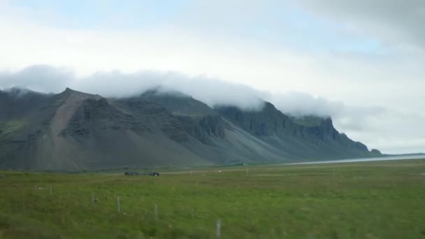 Driving Car Iceland Vestrahorn Stokksnes Iceland Landscape Stunning Mountains Iceland — Vídeo de Stock