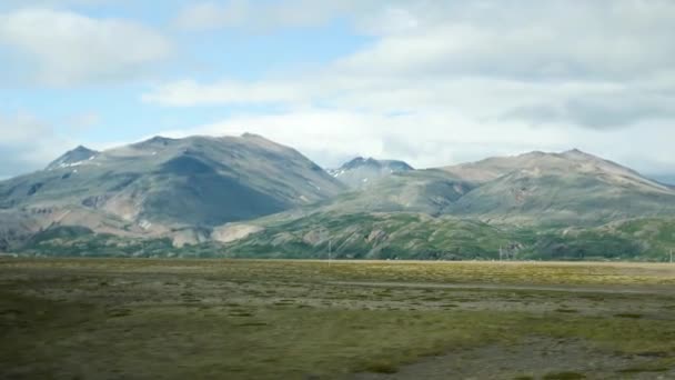 Conducir Coche Islandia Islandia Paisaje Con Impresionantes Montañas Alrededor Islandia — Vídeos de Stock