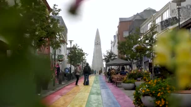Reykjavik Islândia Setembro Pessoas Andando Rainbow Street Reykjavik Islândia Imagens — Vídeo de Stock
