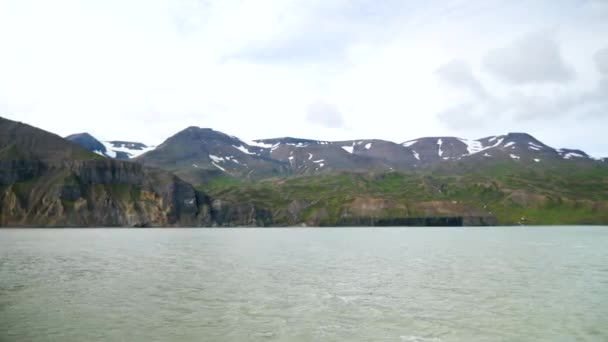Iceland Landscape Stunning Mountains View Whale Watching Boat Husavik Iceland — Vídeo de Stock