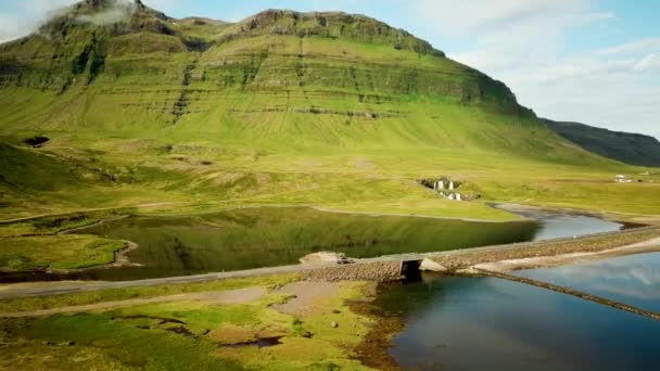 Aerial Drone Footage Icelandic Green Nature Kirkjufell Mountain Snaefellsnes Peninsula — Vídeos de Stock