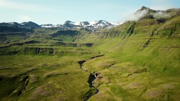 Aerial Drone Footage Icelandic Green Nature Kirkjufell Mountain Snaefellsnes Peninsula — Vídeo de Stock