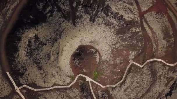 Imágenes Aéreas Drone Del Cráter Grabrok Verano Islandia Paisaje Cerca — Vídeos de Stock