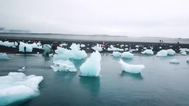 Aerial Drone Footage Diamond Beach Iceland Icebergs Washed Black Beach — Stok video