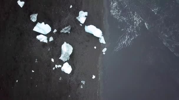 Aerial Drone Footage Diamond Beach Iceland Icebergs Washed Black Beach — Stockvideo