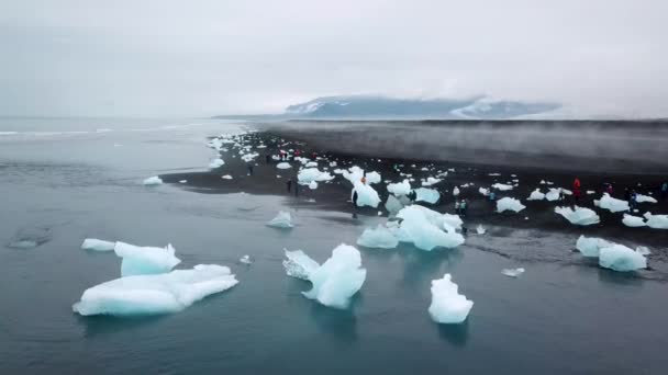 Aerial Drone Footage Diamond Beach Iceland Icebergs Washed Black Beach — Video Stock