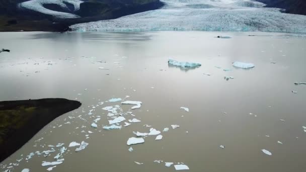 Aerial Drone Footage Fjallsarlon Glacier Lagoon Plenty Icebergs Floating Lake — Stockvideo