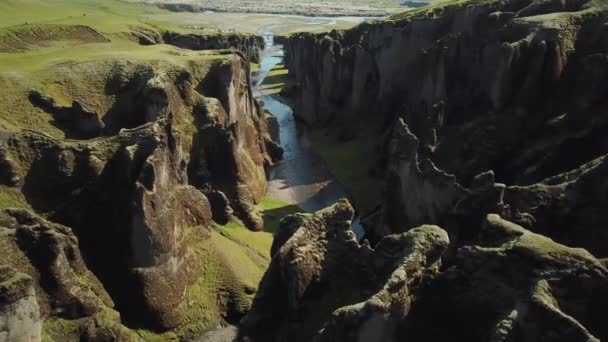 Nagranie Lotu Drona Fjadrargljufur Canyon Islandii Wspaniały Widok Kanion Rzeki — Wideo stockowe