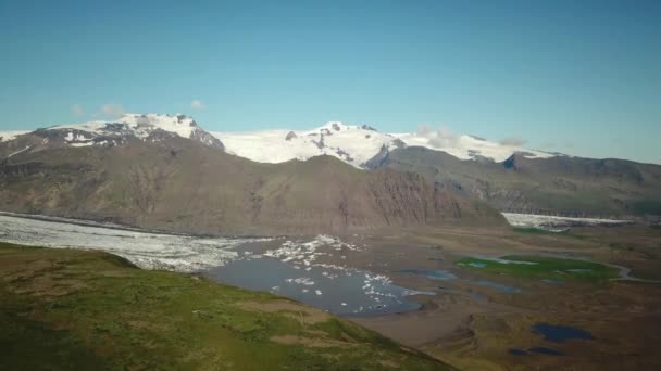 Aerial Drone Footage Vatnajokull Ice Tongue Skaftafell Glacier Icebergs Floating — Vídeos de Stock
