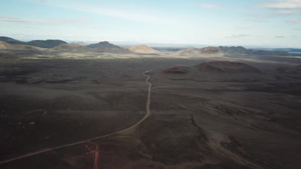 Cinematic Aerial Drone Footage Unpaved Road Landscape Stunning Mountains Landmannalaugar — Stock Video