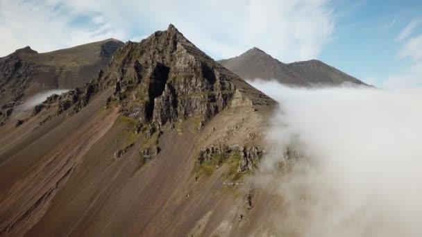 Imagens Drones Aéreos Vestrahorn Stokksnes Islândia Paisagem Com Montanhas Deslumbrantes — Vídeo de Stock