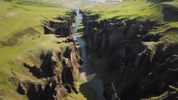 Légi Felvételek Fjadrargljufur Kanyonról Izlandról Lenyűgöző Kilátás Nyílik Folyó Kanyon — Stock videók