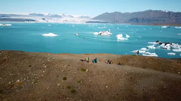 Съемка Айсбергов Воздушного Беспилотника Плавающих Ледниковой Лагуне Джоколсарлон Исландии Сценический — стоковое видео