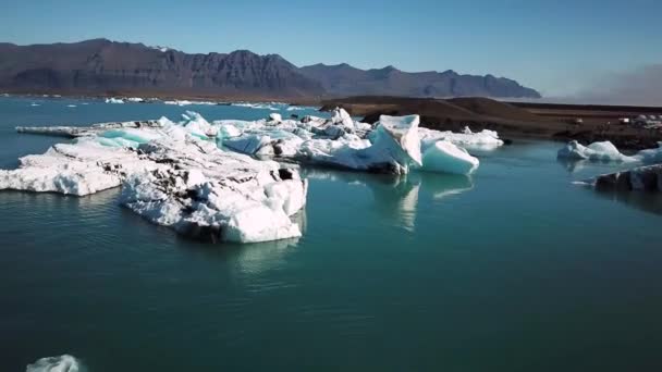 Aerial Drone Footage Icebergs Floating Jokulsarlon Glacier Lagoon Iceland Scenic — Video Stock