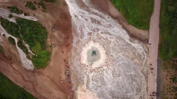 Aerial Drone Footage Erupting Geyser Strokkur Iceland Strokkur Part Geothermal — Stock Video