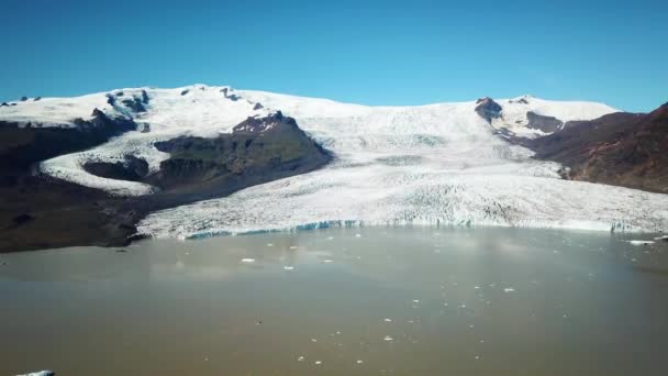 Imágenes Aéreas Aviones Tripulados Laguna Glaciar Fjallsarlon Con Icebergs Flotando — Vídeo de stock
