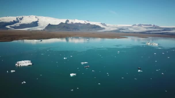 Zlanda Daki Jokulsarlon Buzul Gölünde Yüzen Buzdağlarının Insansız Hava Aracı — Stok video