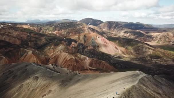 Imagens Drones Aéreos Uma Paisagem Islandesa Com Montanhas Deslumbrantes Torno — Vídeo de Stock
