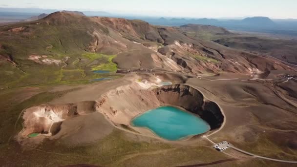Imágenes Drones Aéreos Cinematográficos Del Cráter Viti Verano Lago Geotermal — Vídeos de Stock