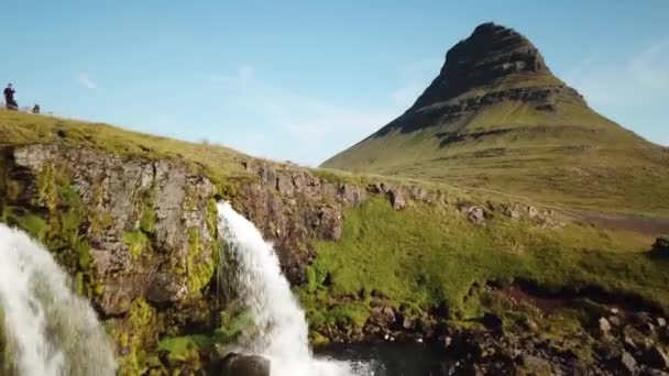 Aerial Drone Footage Kirkjufell Mountain Waterfall Snaefellsnes Peninsula Summer High — Vídeos de Stock