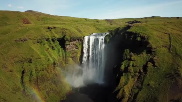 Aerial Drone Footage Skogafoss Waterfall Rainbow South Iceland Skogafoss Famosa — Vídeo de Stock