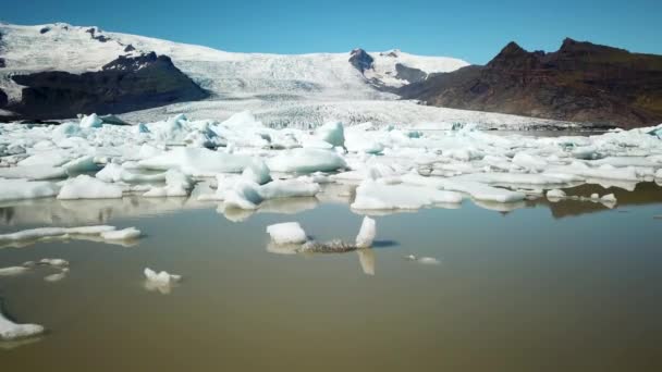 Aerial Drone Footage Fjallsarlon Glacier Lagoon Plenty Icebergs Floating Lake — Stock video