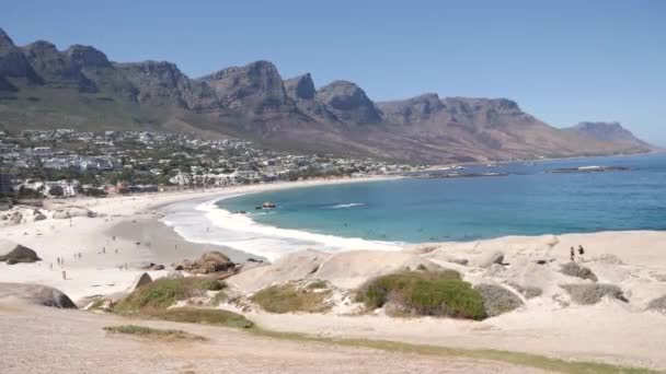 Film Från Camps Bay Och Apostlar Table Mountain Kapstaden Sydafrika — Stockvideo