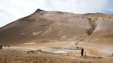 Namafjall jeotermal alanı eşsiz sülfürik buhar havuzları, çamur kapları ve fümerolleri ile İzlanda. Mars ya da Venüs. Yüksek kalite 4k görüntü. 