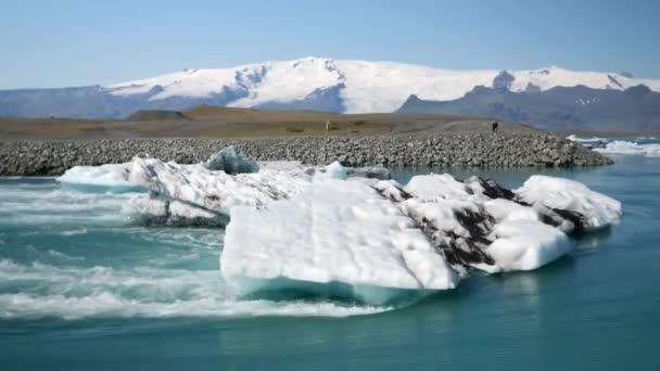 Jokulsarlon Glacier Lagoon Iceland Stunning Icebergs Floating Lagoon Powerful Message — Wideo stockowe