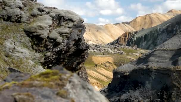 Islandia Paisaje Con Impresionantes Montañas Alrededor Landmannalaugar Moss Cubrió Campos — Vídeos de Stock