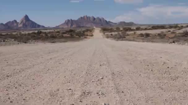 Spitzkoppe Montanha Estrada Cascalho Namibiana Namíbia África Antigas Formações Rochosas — Vídeo de Stock