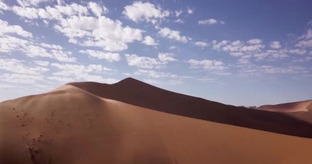 4Kナミビアのソスススススヴレイの空中ドローン映像 ナミブ砂漠の南部に位置するデアドレイの空中ビュー ビッグ デューン 映画高品質の映像 — ストック動画