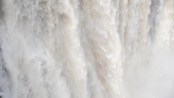 ザンビアとの国境でジンバブエの偉大なビクトリア滝のスローモーション映像 世界の7つの自然の驚異 ザンベジ川のモシア タニア — ストック動画