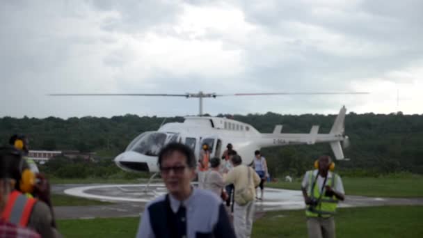 Victoria Falls Zimbábue Setembro Chegar Helicóptero Que Está Indo Para — Vídeo de Stock